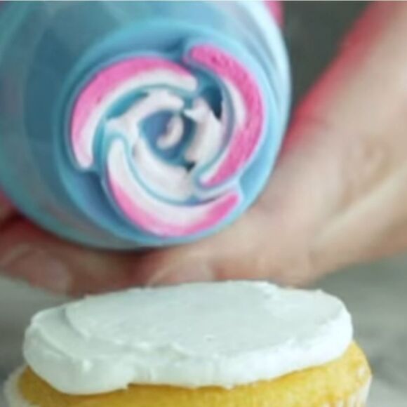 Wilton Easy Blooms Tip Set, 4-Piece Flower Tips - Picture 4 of 8